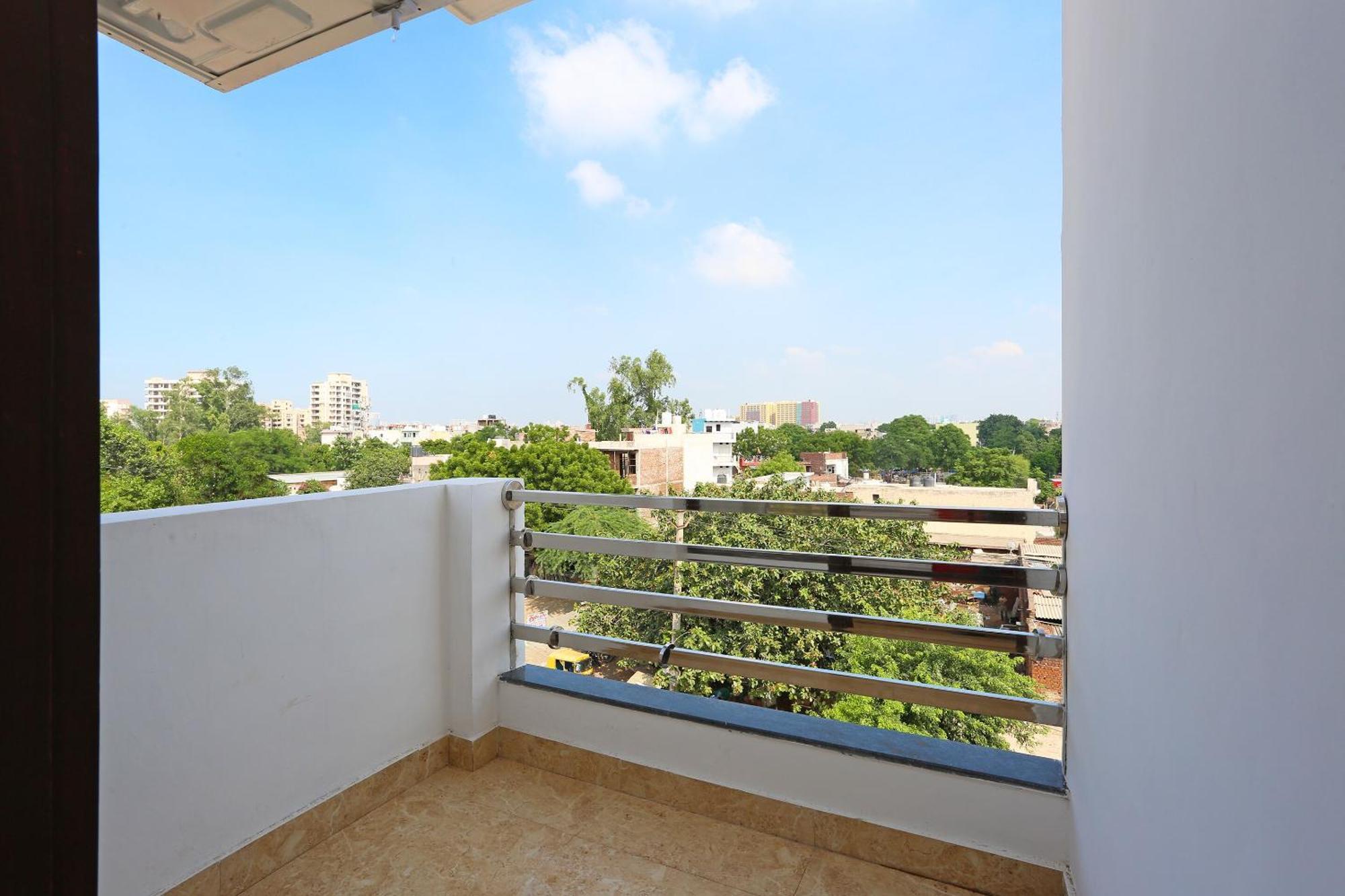 Hotel O Green Residency Near Appu Ghar Гургаон Екстериор снимка